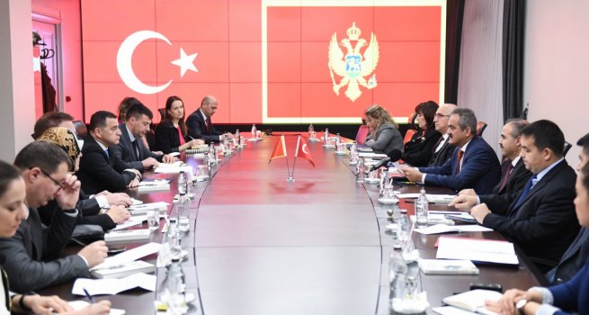 BAKAN ZER, KARADA? E??T?M BAKANI VOJ?NOV?C ?LE GR?T