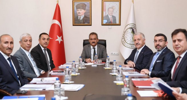 BAKAN �ZER, KARS ?L E??T?M DE?ERLEND?RME TOPLANTISI'NA KATILDI