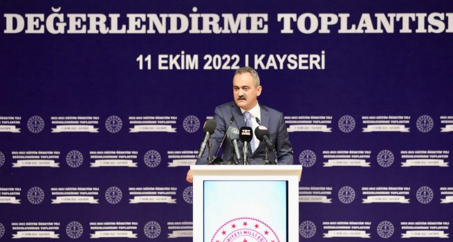 BAKAN ZER, KAYSER?'DE OKUL YNET?C?LER? VE ?RETMENLERLE BULU?TU