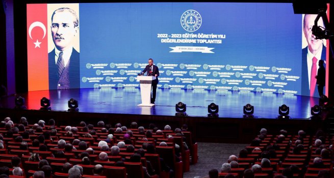 BAKAN ZER, KOCAEL?'DE OKUL YNET?C?LER? ?LE BULU?TU