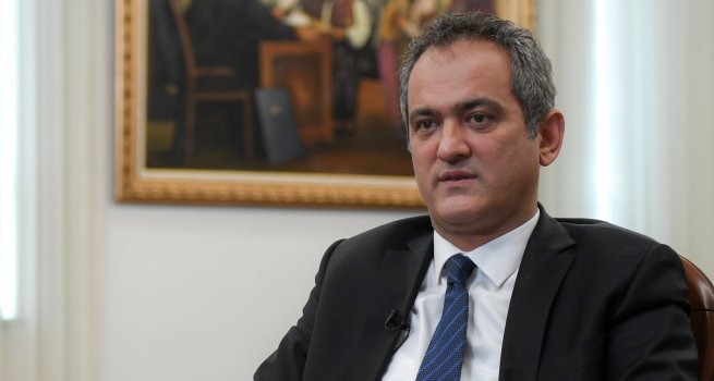 BAKAN ZER, L?SE VE N?VERS?TE MEZUNLARINA 6-8 AYDA ?ST?HDAM GARANT?S? VERECEK YEN? E??T?M PROGRAMINI AIKLADI