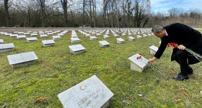 BAKAN ZER, MACAR?STAN'DA GAL?YA TRK ?EH?TL???'N? Z?YARET ETT?