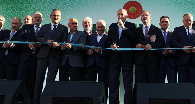 BAKAN ZER, MAN?SA'DA TOPLU AILI? TREN?NE KATILDI