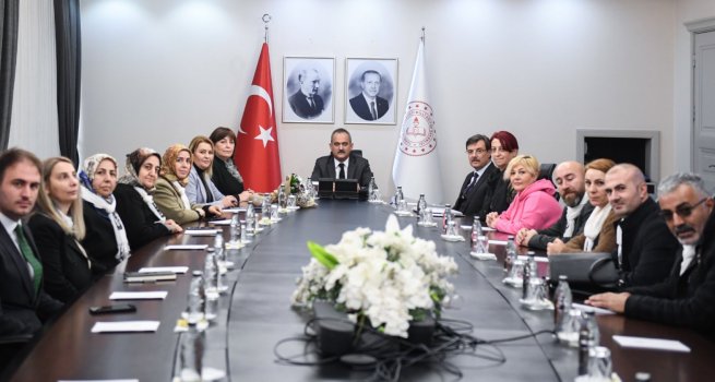 BAKAN ZER, MESLEK E??T?MC?LER? USTA ?RET?C?LER HEYET?N? KABUL ETT?