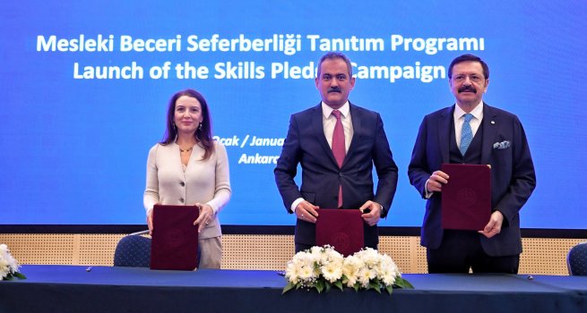 BAKAN ZER: MESLEK? E??T?M MERKEZ?, B?R ?ST?HDAM PROGRAMI DE??L, B?R E??T?M PROGRAMIDIR