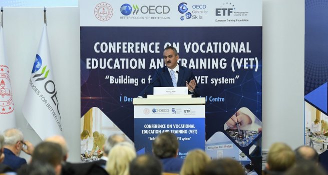 BAKAN ZER, MESLEK? E??T?M REFORMUNU VE TRK?YE'N?N BU ALANDAK? DENEY?MLER?N?, ?STANBUL'DA DZENLENEN OECD MESLEK? E??T?M Z?RVES?'NDE PAYLA?TI