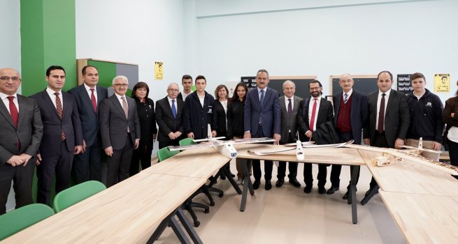 BAKAN ZER, MESLEK? E??T?MDEK? DN?M YER?NDE GRMEK ??N GAZETEC?LERLE ASELSAN MTAL'i Z?YARET ETT?