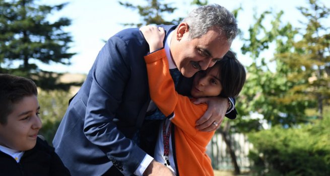 BAKAN ZER, MEV GKKU?A?I ZEL E??T?M OKULU ?RENC?LER?N? Z?YARET ETT?