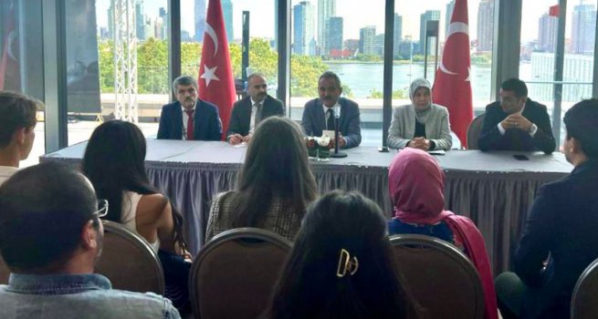 BAKAN ÖZER, NEW YORK'TA TÜRK ÖĞRENCİLER VE EĞİTİM ATAŞELERİYLE BULUŞTU