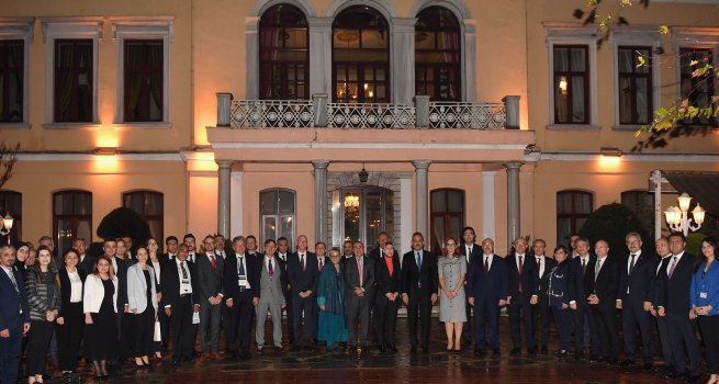 BAKAN ZER, OECD MESLEK? E??T?M Z?RVES?'N?N GALA YEME??NDE KATILIMCILARI A?IRLADI