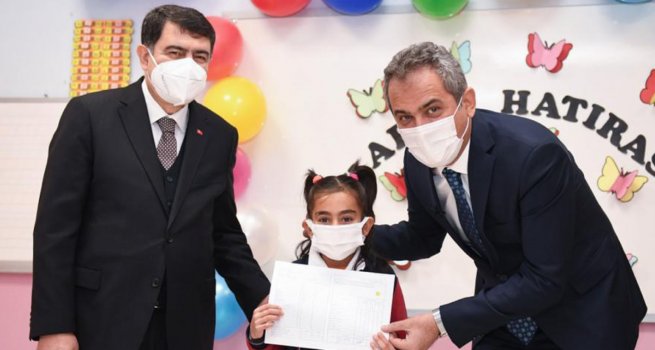 BAKAN ZER, ?RENC?LERE YARIYIL KARNELER?N? DA?ITTI