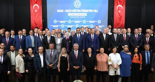 BAKAN ZER, OKUL MDRLER? ?LE SAKARYA'DAK? 2022-2023 E??T?M ?RET?M YILI HAZIRLIKLARINI DE?ERLEND?RD?