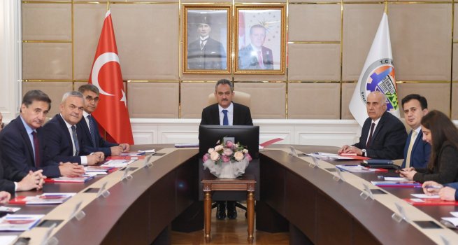 BAKAN �ZER, OKULLARDA MASKES?Z ?LK G�N� DE?ERLEND?RD?