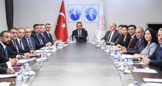 BAKAN ZER, ZEL E??T?M VE REHAB?L?TASYON MERKEZLER?N?N DERNEK VE FEDERASYON BA?KANLARINI KABUL ETT?
