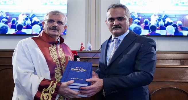 BAKAN ZER, SA?LIK B?L?MLER? N?VERS?TES? AKADEM?K YILI AILI?INA KATILDI