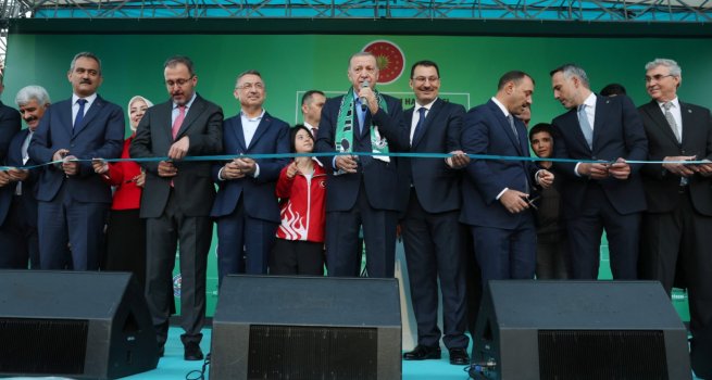 BAKAN ZER, SAKARYA'DA E??T?M YATIRIMLARININ OLDU?U TOPLU AILI? TREN?NE KATILDI