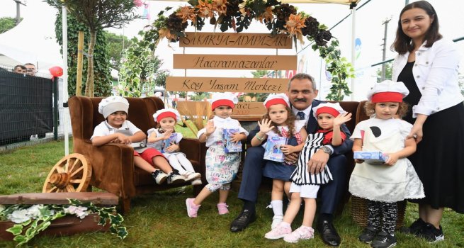 BAKAN ZER, SAKARYA'DA HACIRAMAZANLAR KY YA?AM MERKEZ?N?N AILI?INI YAPTI