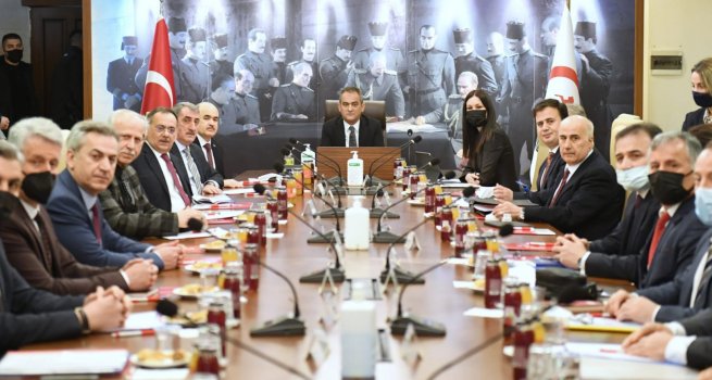 BAKAN ÖZER, SAMSUN ?L E??T?M DE?ERLEND?RME TOPLANTISI'NA KATILDI