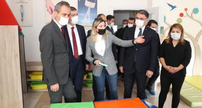 BAKAN ZER, TOKAT'TA YAPIMI DEVAM EDEN E??T?M KAMPSLER?NDE ?NCELEMELERDE BULUNDU