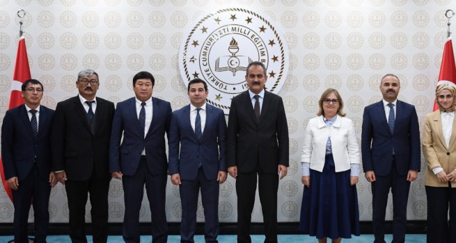 BAKAN ZER, ULUSLARARASI TRK AKADEM?S? BA?KAN VEK?L? MEC?DL?'Y? KABUL ETT?