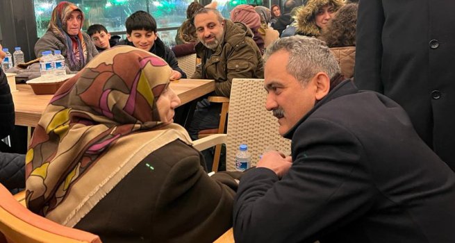 BAKAN ZER VE BAKAN ERSOY, YE??LAM TES?SLER?NDEK? VATANDA?LARI Z?YARET ETT?