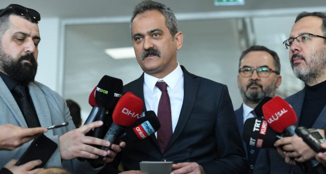 BAKAN ZER VE BAKAN KASAPO?LU, ANKARA'DA KYK YURTLARINDA KALAN DEPREMZEDELERE Z?YARETTE BULUNDU