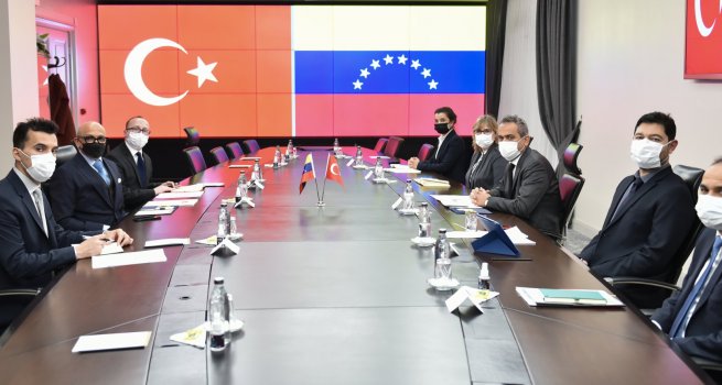 BAKAN �ZER, VENEZUELA B�Y�KEL�?S? REYES'? KABUL ETT?