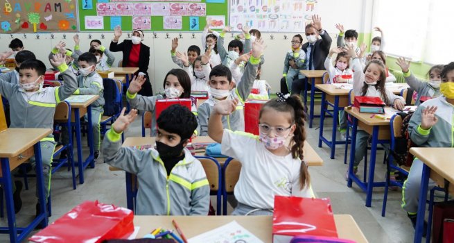 BAKAN �ZER'DEN EYMEN VE AL? KEREM'?N OKULUNA Z?YARET