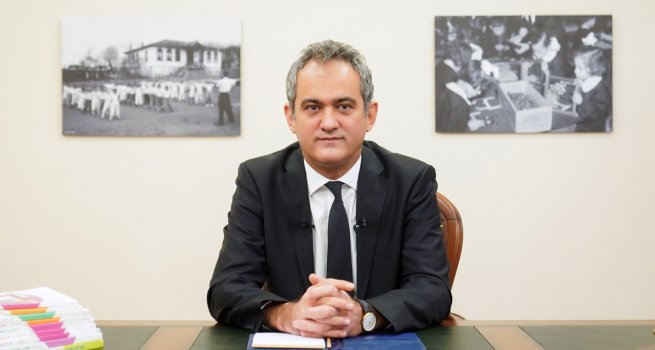 BAKAN ZER'DEN ?RETMEN VE ?RENC?LERE ARA TAT?L MESAJI