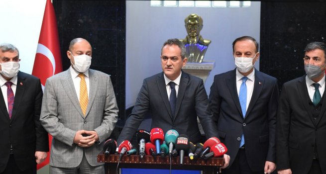 BAKAN �ZER'DEN Y�Z Y�ZE E??T?ME KARARLILIKLA DEVAM MESAJI