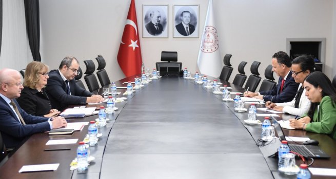 BAKAN YARDIMCISI A?KAR, DNYA BANKASI HEYET?N? KABUL ETT?