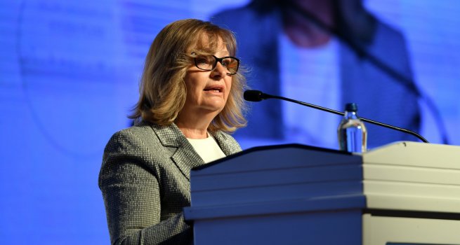 BAKAN YARDIMCISI A?KAR, E??T?M FAKLTES? DEKANLARI VE ?L MDRLER?YLE B?R ARAYA GELD?