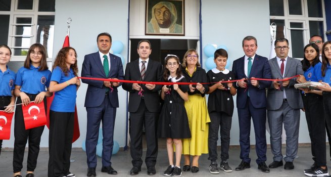 BAKAN YARDIMCISI A?KAR, ?ZM?R'DE E??T?M ?RET?M YILI AILI?INA KATILDI