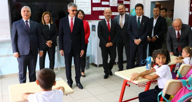 BAKAN YARDIMCISI NAZ?F YILMAZ, TEK?RDA?'DA E??T?M ?RET?M YILI AILI?INA KATILDI