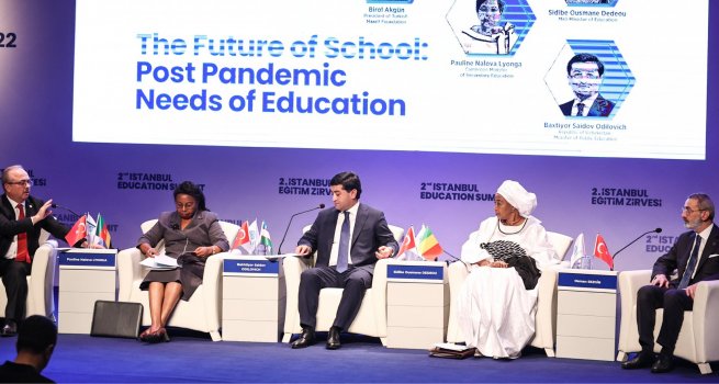 BAKAN YARDIMCISI SEZG?N, 2. ?STANBUL E??T?M Z?RVES?'NE KATILDI