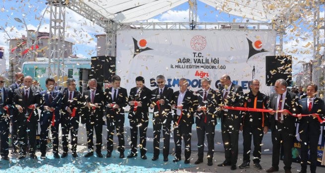 BAKAN YARDIMCISI YILMAZ, A?RI'DA B?L?M ?ENL???N?N A�ILI?INA KATILDI