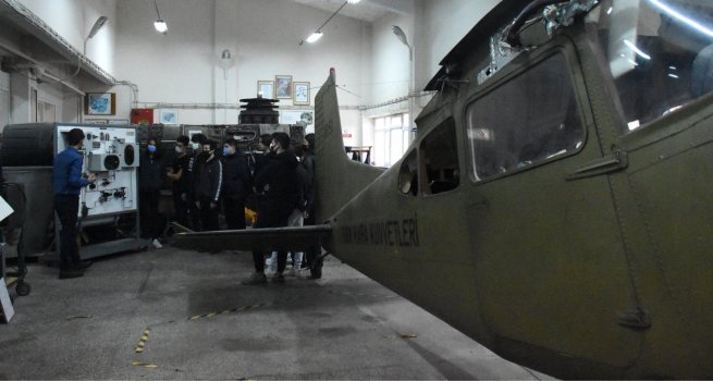 BURSA'DAK? MESLEK L?SES?, ULUSLARARASI HAVA YOLU ??RKETLER?NE ELEMAN YET??T?R?YOR