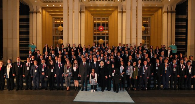 CUMHURBA?KANI ERDO?AN, ?RETMENLER GN MNASEBET?YLE BAKAN ZER VE BERABER?NDEK? ?RETMENLERLE BULU?TU