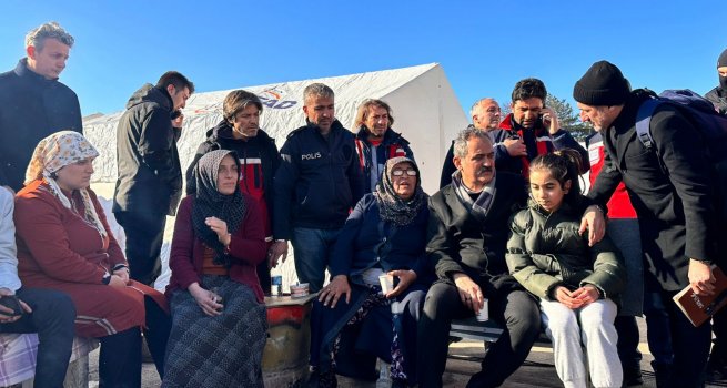 DEPREM BLGES?NDEK? ?RENC?LER ?STERSE OKUL PANS?YONLARINA "PARASIZ YATILI" OLARAK YERLE?EB?LECEK