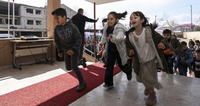 DEPREM BLGES?NDEN D??ER ?LLERE NAK?L OLAN 14 B?N 73 ?RENC?, KEND? ?LLER?NE GER? DND