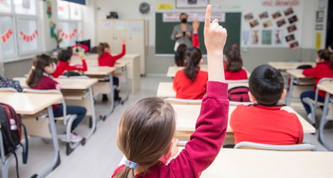 DEPREM BLGES?NDEN D??ER ?LLERE TAY?N ?STEYEN ?RETMENLER?N BA?VURULARI ??N 17 MART'A KADAR EK SRE TANINDI