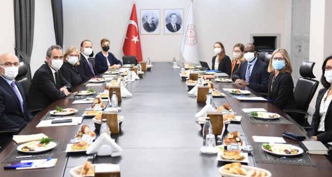 DNYA BANKASI ?LE PROJELER, E??T?MDE FIRSAT E??TL??? TEMEL?NDE YRTLECEK