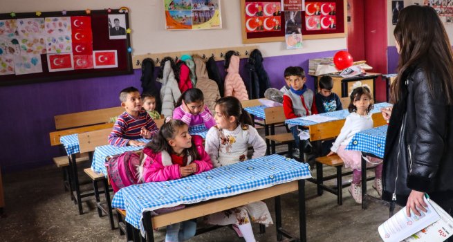 EBRU ?RETMEN, OKULUNUN HER ?EY?