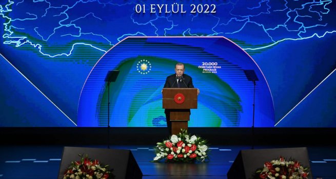 E??T?M A?LES?NE 20 B?N YEN? ?RETMEN KATILDI