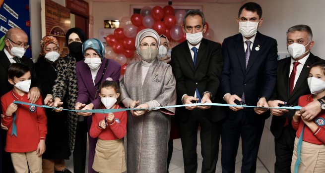 EM?NE ERDO?AN VE BAKAN �ZER, ANTALYA'DA K�T�PHANE A�ILI?I YAPTI