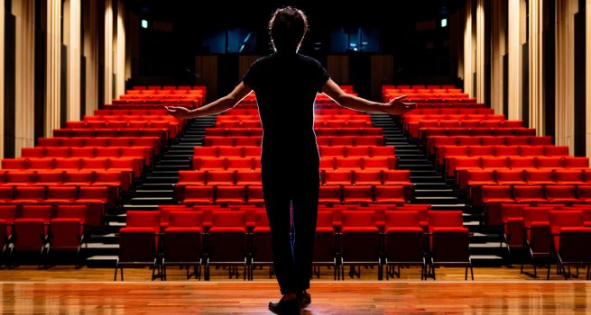 G�ZEL SANATLAR L?SELER?NDE T?YATRO B�L�M� A�ILIYOR