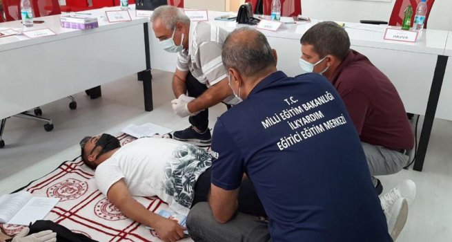 ?LK YARDIM E??T?MLER? HAYAT KURTARIYOR