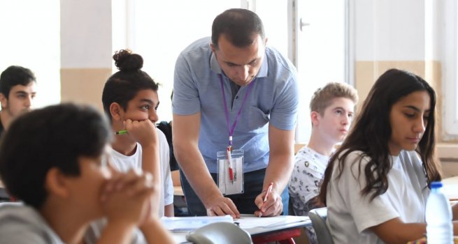 ?LK?RET?M VE ORTA?RET?M KURUMLARI BURSLULUK SINAVI BA?ARIYLA TAMAMLANDI