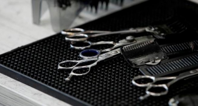 ISPARTA'DA MESLEK? E??T?M ?RENC?LER?NDEN DEPREMZEDE ?RENC?LERE KUAFRLK H?ZMET?