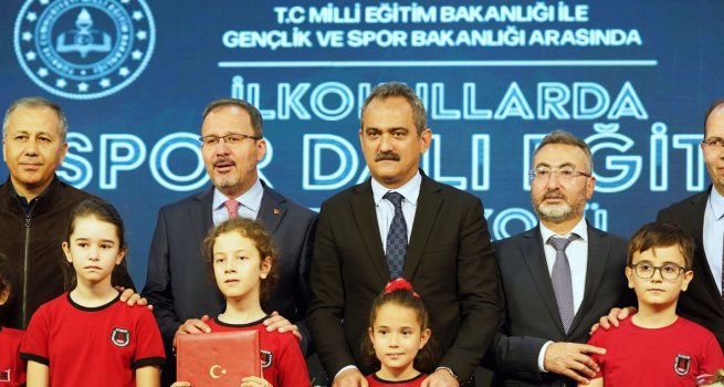 MEB ?LE GENL?K VE SPOR BAKANLI?I ARASINDA "?LKOKULLARDA SPOR DALI E??T?M? PROTOKOL" ?MZALANDI